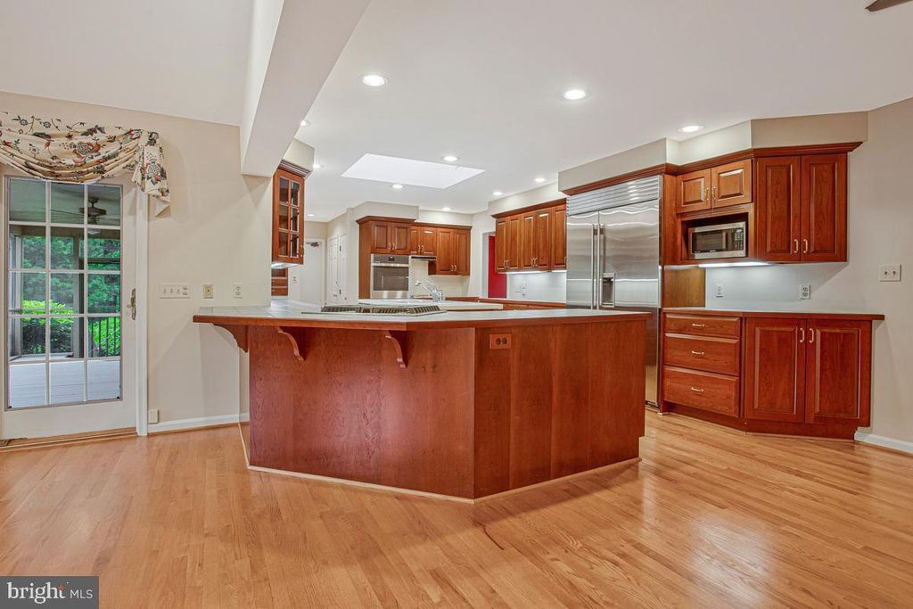 Image 19 of property listing at 3814 SPRING MEADOW DR, Ellicott City, MD 21042