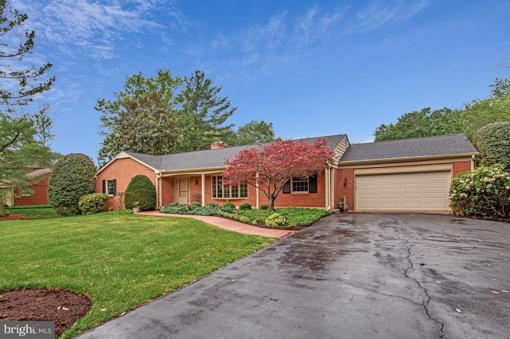 Image 2 of property listing at 3814 SPRING MEADOW DR, Ellicott City, MD 21042