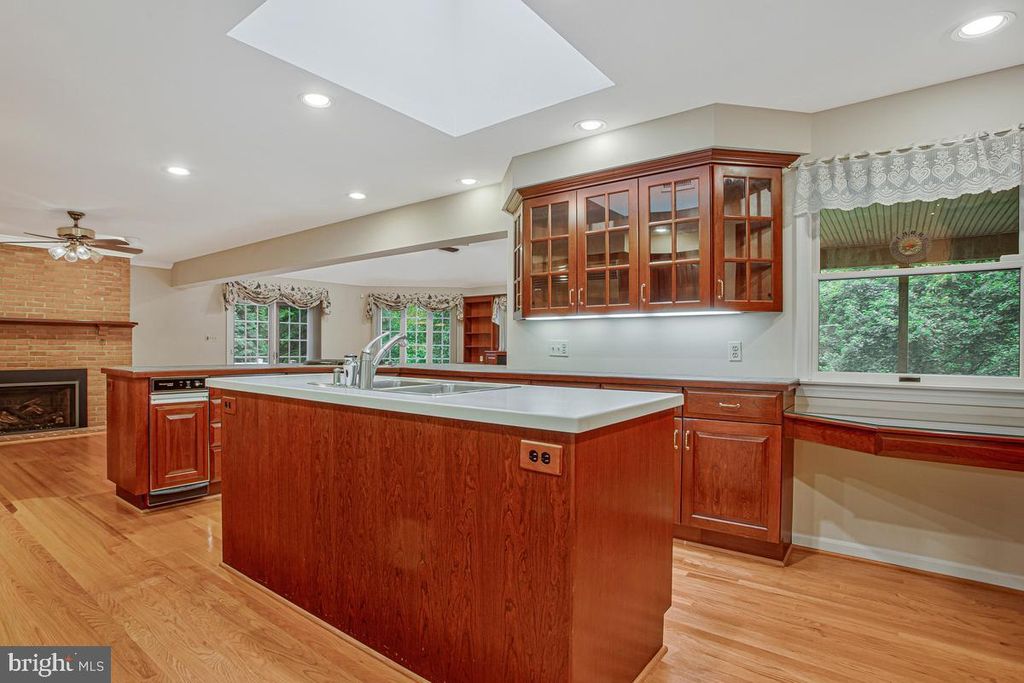 Image 21 of property listing at 3814 SPRING MEADOW DR, Ellicott City, MD 21042