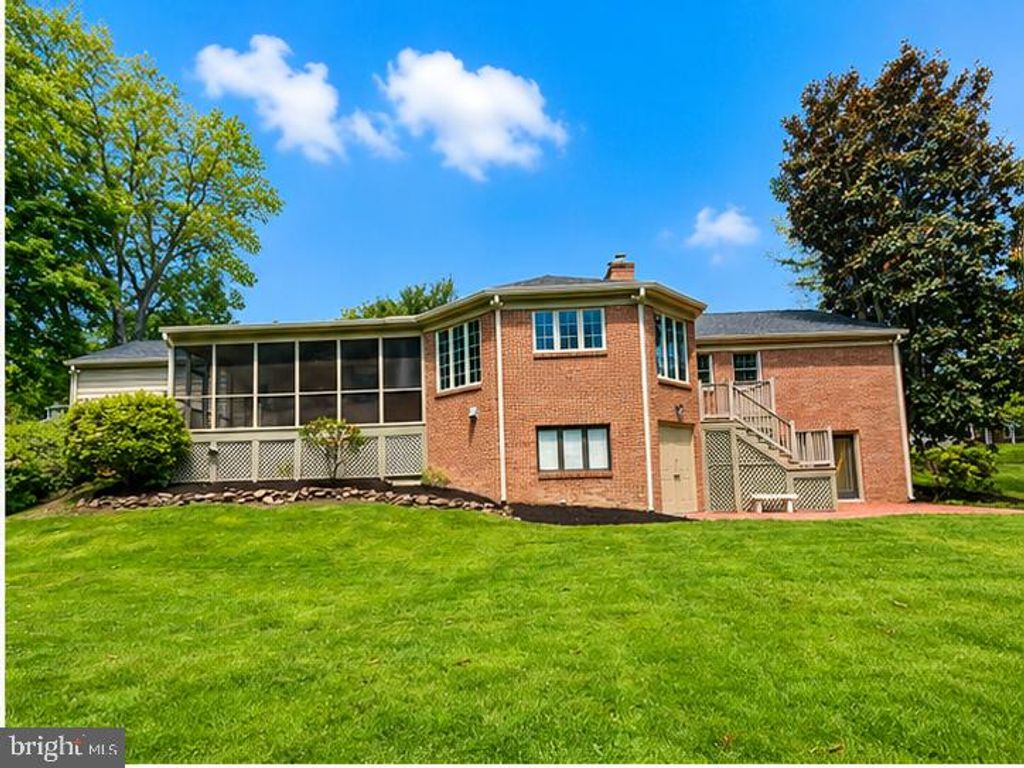 Image 3 of property listing at 3814 SPRING MEADOW DR, Ellicott City, MD 21042