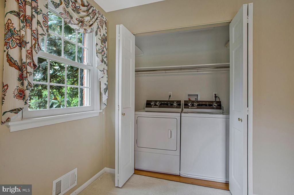 Image 36 of property listing at 3814 SPRING MEADOW DR, Ellicott City, MD 21042