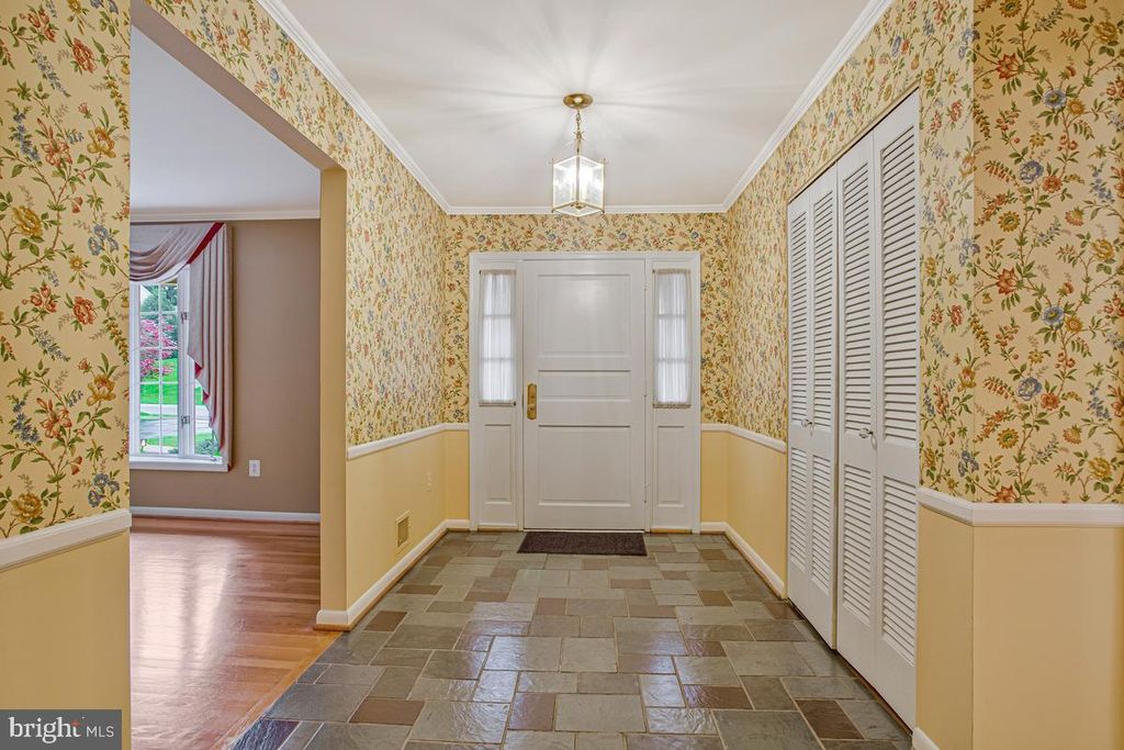 Image 5 of property listing at 3814 SPRING MEADOW DR, Ellicott City, MD 21042