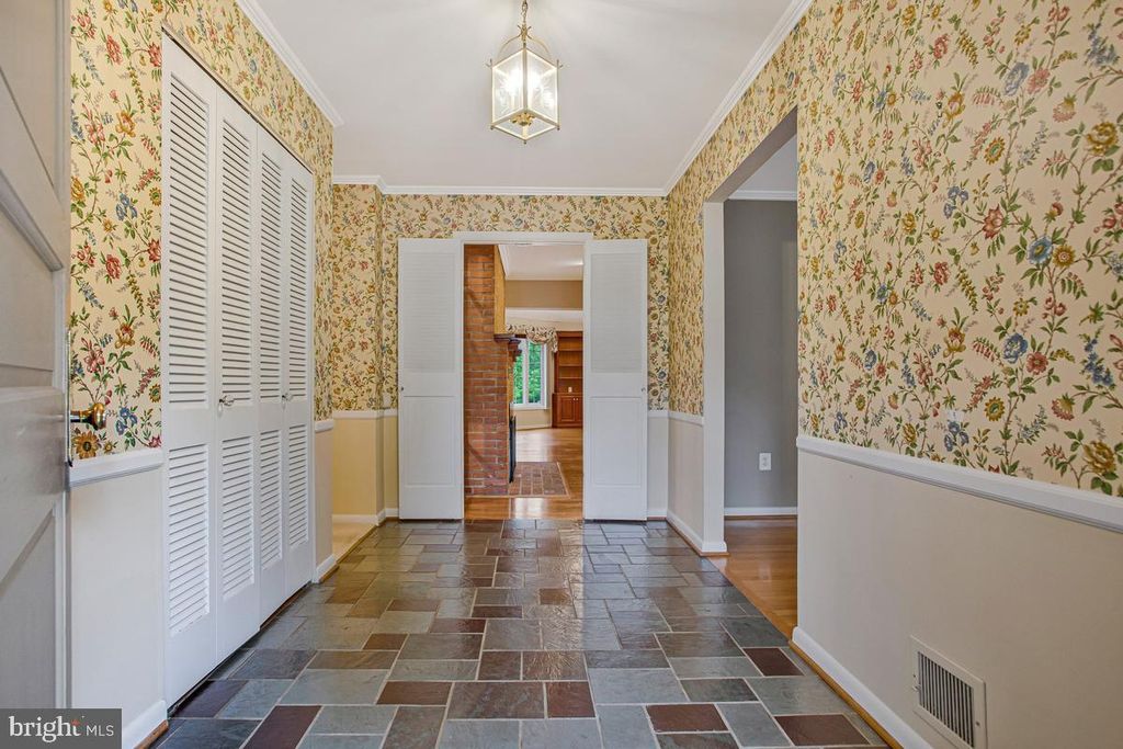 Image 6 of property listing at 3814 SPRING MEADOW DR, Ellicott City, MD 21042