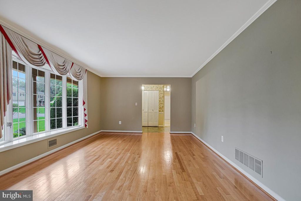 Image 8 of property listing at 3814 SPRING MEADOW DR, Ellicott City, MD 21042