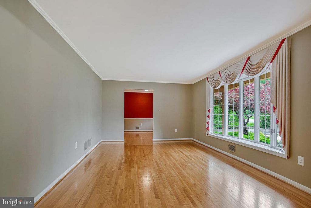 Image 9 of property listing at 3814 SPRING MEADOW DR, Ellicott City, MD 21042
