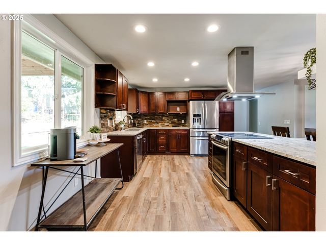 24531 VAUGHN Rd, Veneta, OR 97487