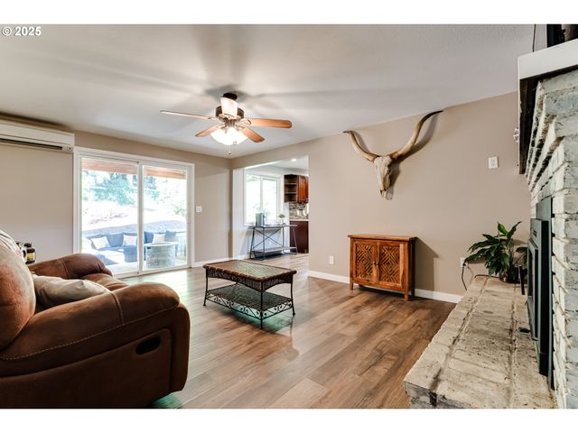 24531 VAUGHN Rd, Veneta, OR 97487