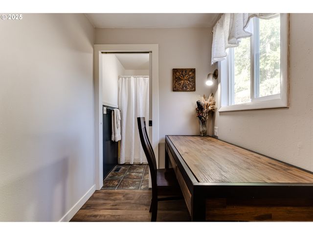 24531 VAUGHN Rd, Veneta, OR 97487