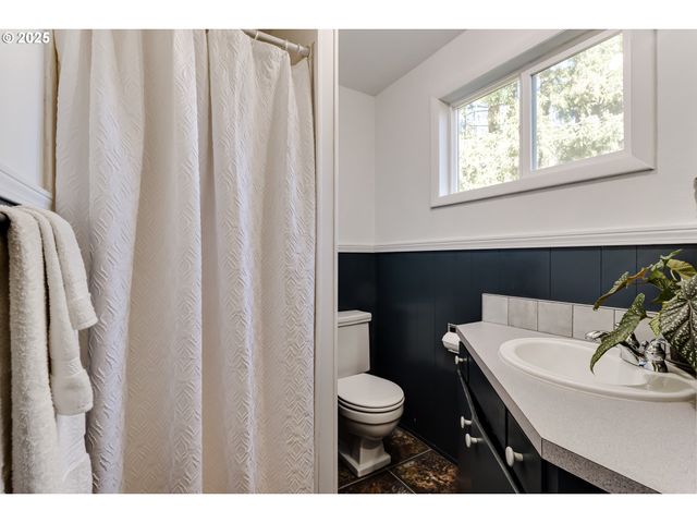 24531 VAUGHN Rd, Veneta, OR 97487