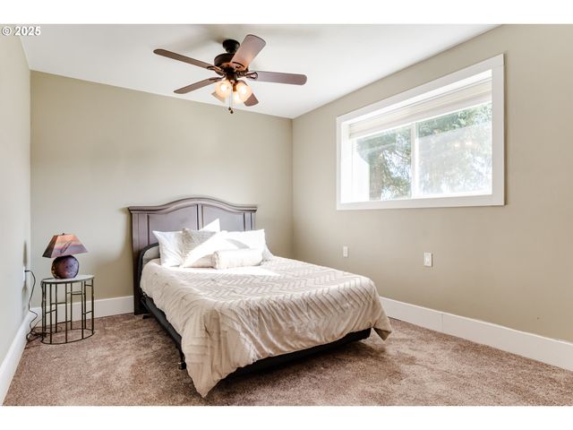 24531 VAUGHN Rd, Veneta, OR 97487