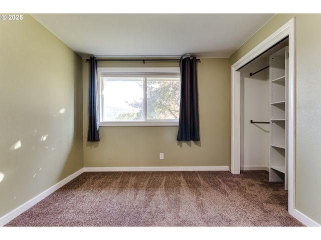 24531 VAUGHN Rd, Veneta, OR 97487