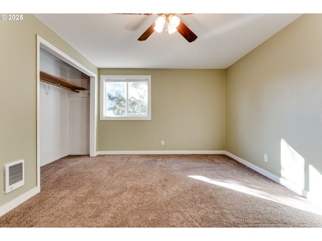 24531 VAUGHN Rd, Veneta, OR 97487