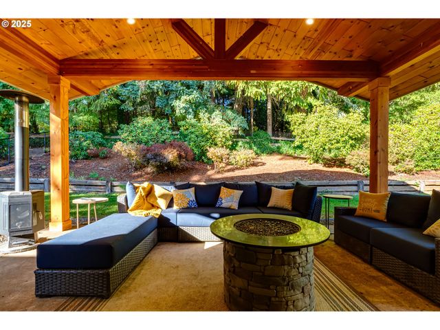 24531 VAUGHN Rd, Veneta, OR 97487