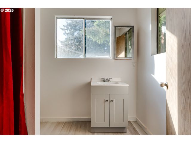 24531 VAUGHN Rd, Veneta, OR 97487