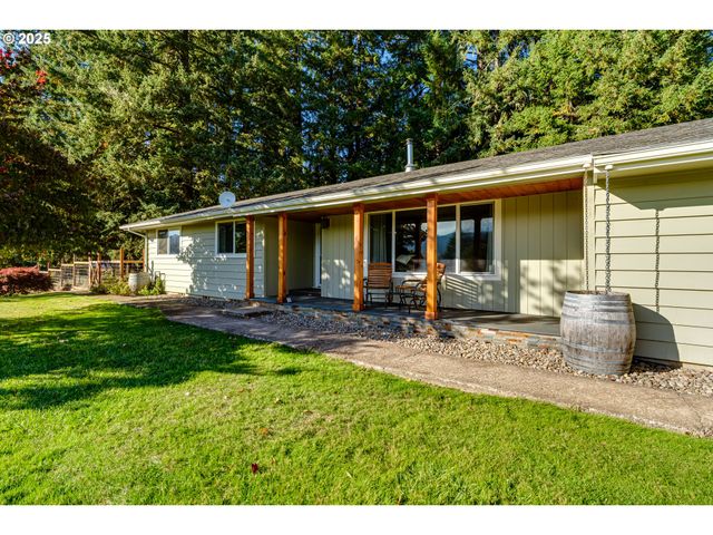 24531 VAUGHN Rd, Veneta, OR 97487