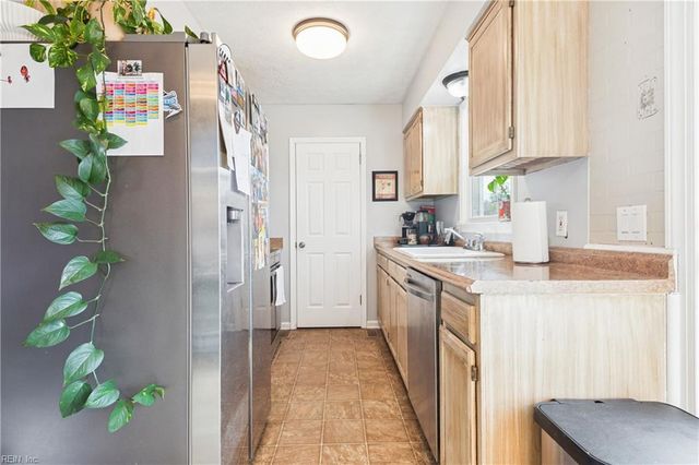 8598 Poplar Springs DR, Gloucester, VA 23061