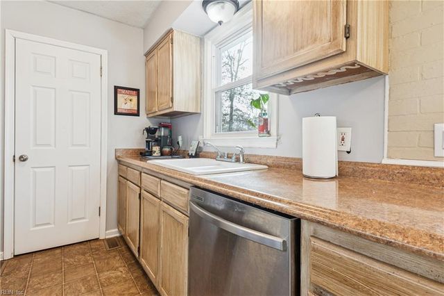 8598 Poplar Springs DR, Gloucester, VA 23061