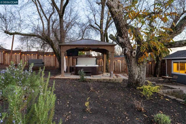 2216 Blackwood Dr, Walnut Creek, CA 94596