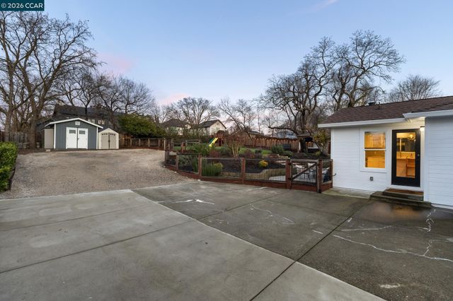 2216 Blackwood Dr, Walnut Creek, CA 94596