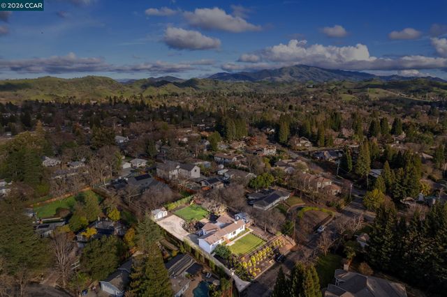 2216 Blackwood Dr, Walnut Creek, CA 94596