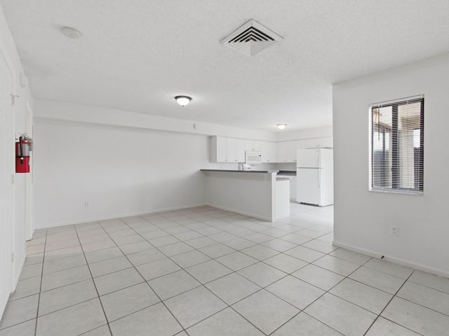 2221 White Pine Circle B, Greenacres, FL 33415