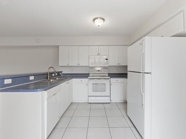 2221 White Pine Circle B, Greenacres, FL 33415