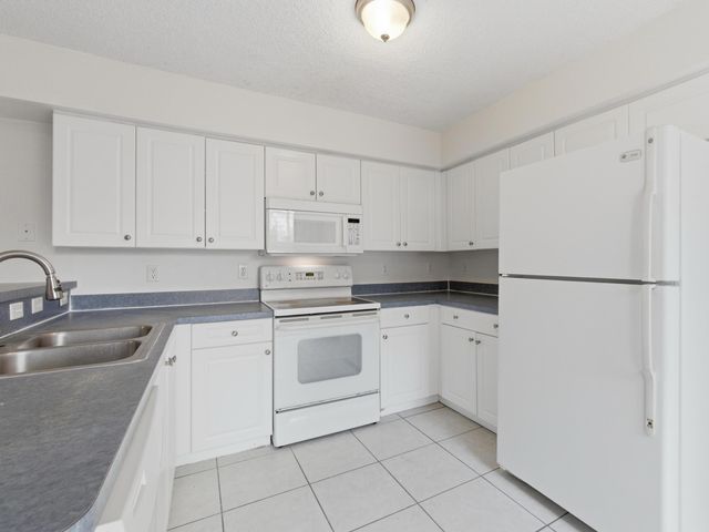 2221 White Pine Circle B, Greenacres, FL 33415