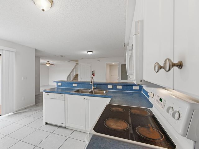 2221 White Pine Circle B, Greenacres, FL 33415