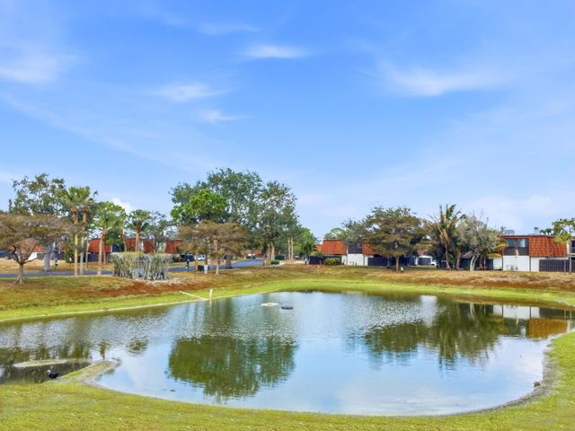 2221 White Pine Circle B, Greenacres, FL 33415