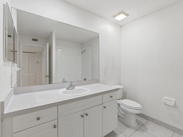 2221 White Pine Circle B, Greenacres, FL 33415