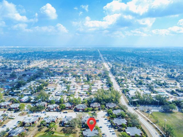 2221 White Pine Circle B, Greenacres, FL 33415