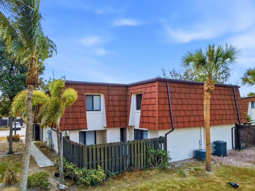 2221 White Pine Circle B, Greenacres, FL 33415