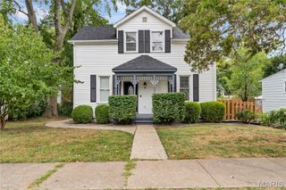 621 Jackson Street, St Charles, MO 63301