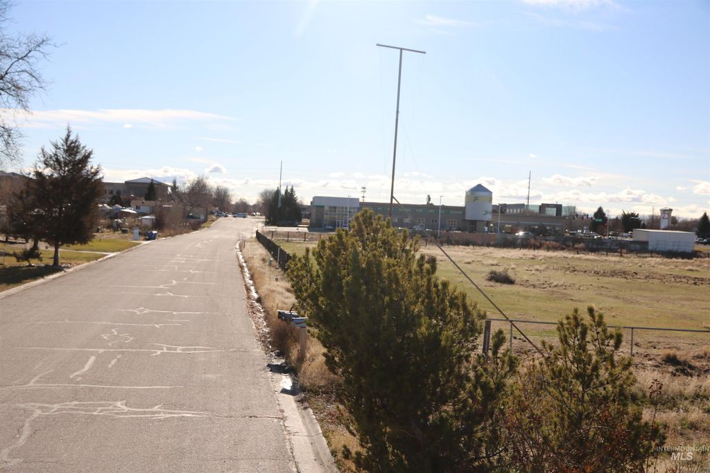 1345 Jade Ave, Meridian, ID 83642 photo 5