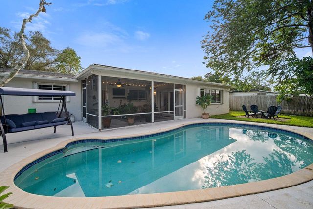 10611 NW 18th Place, Pembroke Pines, FL 33026