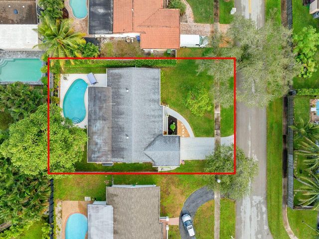 10611 NW 18th Place, Pembroke Pines, FL 33026