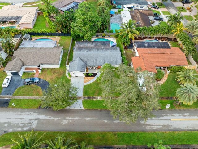 10611 NW 18th Place, Pembroke Pines, FL 33026