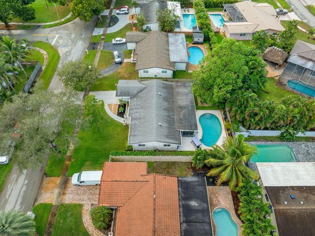 10611 NW 18th Place, Pembroke Pines, FL 33026