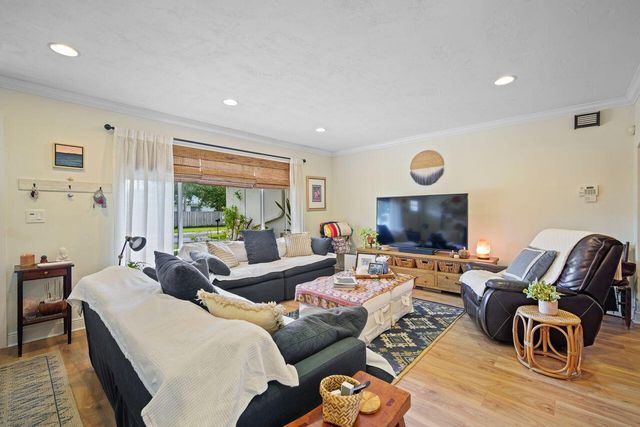 10611 NW 18th Place, Pembroke Pines, FL 33026