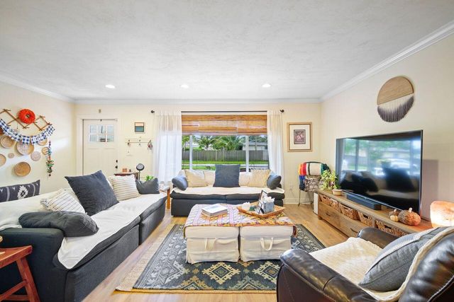 10611 NW 18th Place, Pembroke Pines, FL 33026