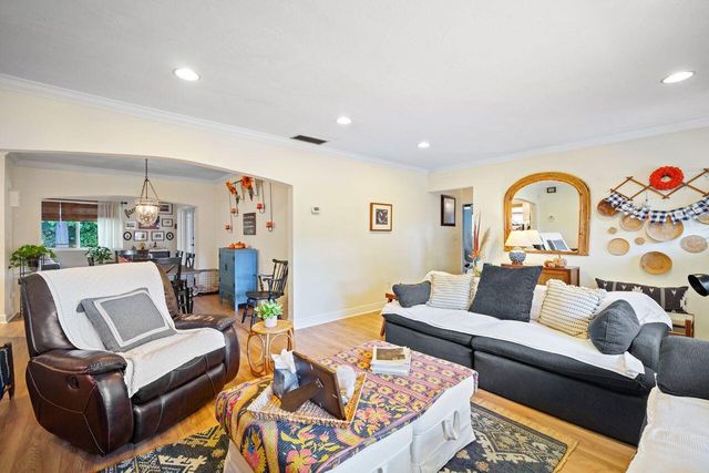 10611 NW 18th Place, Pembroke Pines, FL 33026