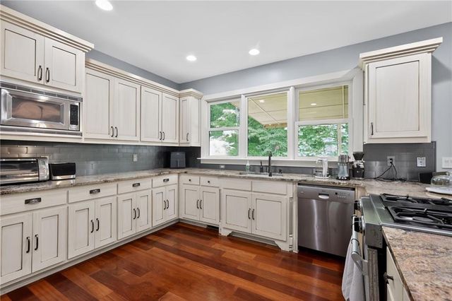 320 Waverly Hall Circle, Roswell, GA 30075