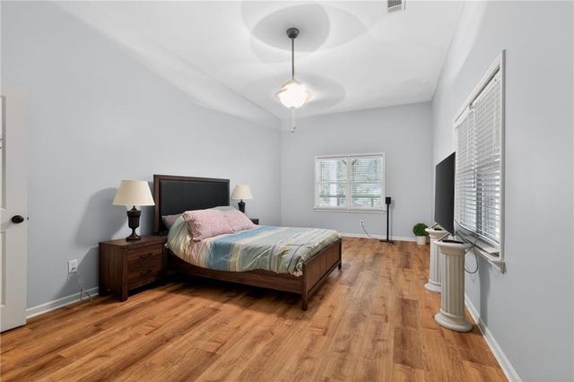 320 Waverly Hall Circle, Roswell, GA 30075