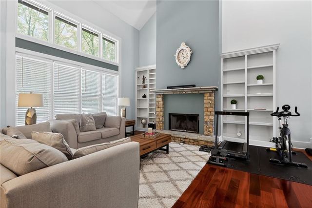 320 Waverly Hall Circle, Roswell, GA 30075