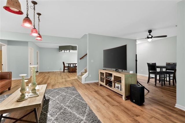 320 Waverly Hall Circle, Roswell, GA 30075