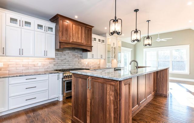22 Hilliard Road, Kensington, NH 03833
