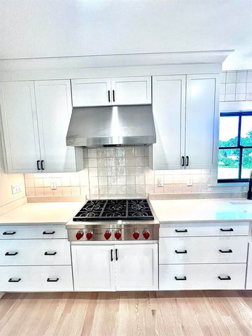 22 Hilliard Road, Kensington, NH 03833