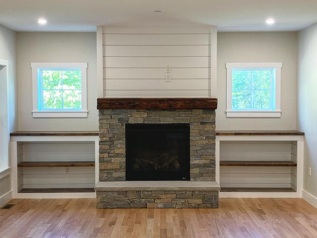 22 Hilliard Road, Kensington, NH 03833
