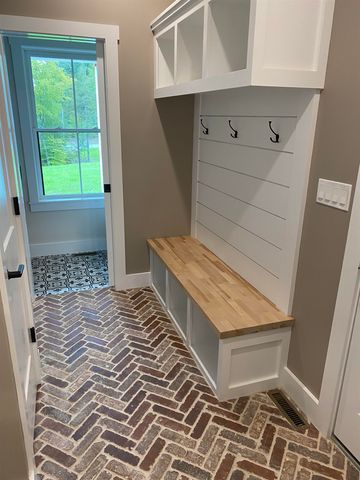 22 Hilliard Road, Kensington, NH 03833