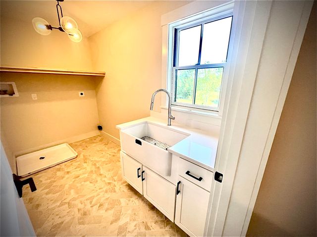 22 Hilliard Road, Kensington, NH 03833